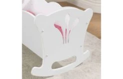 KidKraft Poppenwiegje 22 KidKraft Poppenwiegje -Trendy Speelgoedwinkel 1166862aed6bd64b372c047728efd6146040494d8c24cb5535861e958de4f1ea