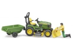 Bruder 62104 John Deere Zitmaaier Met Tuinman En Accessoires 10 Bruder 62104 John Deere Zitmaaier Met Tuinman En Accessoires -Trendy Speelgoedwinkel grasmaaier.jpg 2
