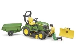 Bruder 62104 John Deere Zitmaaier Met Tuinman En Accessoires 11 Bruder 62104 John Deere Zitmaaier Met Tuinman En Accessoires -Trendy Speelgoedwinkel grasmaaier.jpg 2.jpg 3